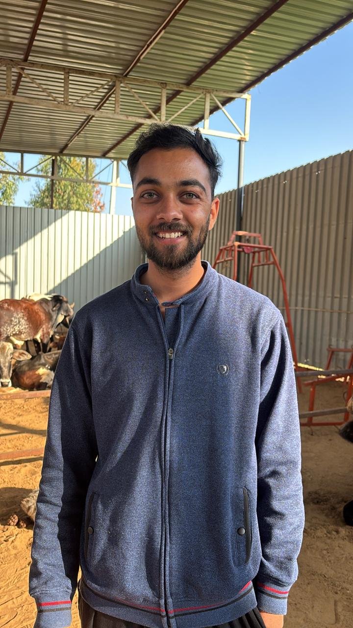 स्वयंसेवक गौसेवा में